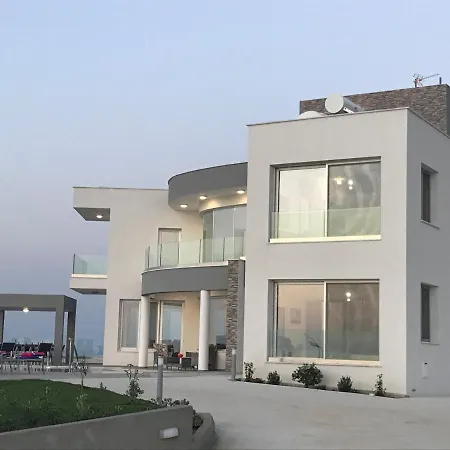 Elite Sea View Villa *